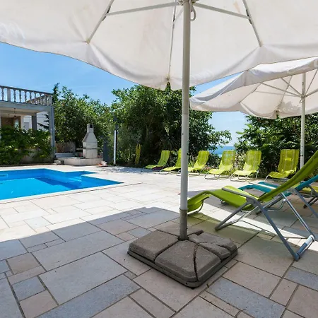 Apartment Tolles Mit Pool, Meerblick, Bbq, Liegen, Aussendusche Dramalj