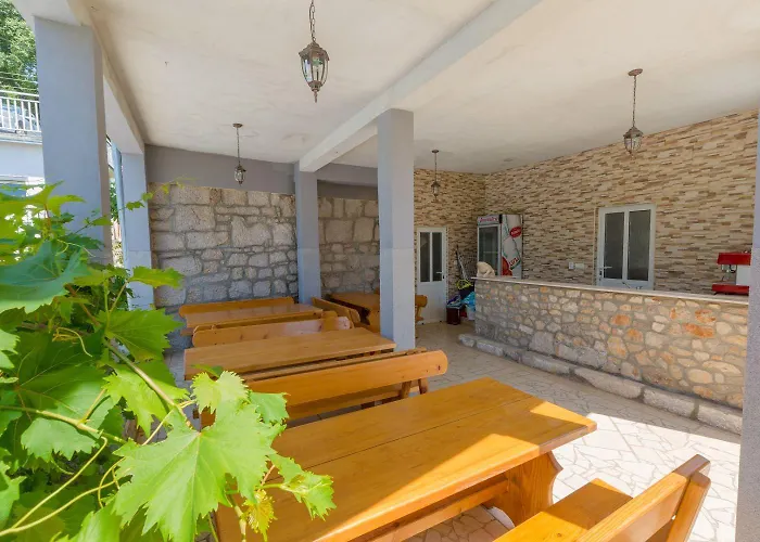 Apartment Tolles Mit Pool, Meerblick, Bbq, Liegen, Aussendusche