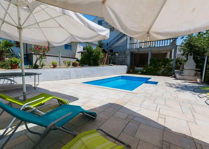 Tolles Mit Pool, Meerblick, Bbq, Liegen, Aussendusche Dramalj