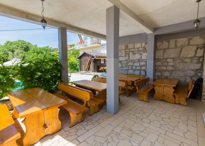 Apartment Tolles Mit Pool, Meerblick, Bbq, Liegen, Aussendusche *