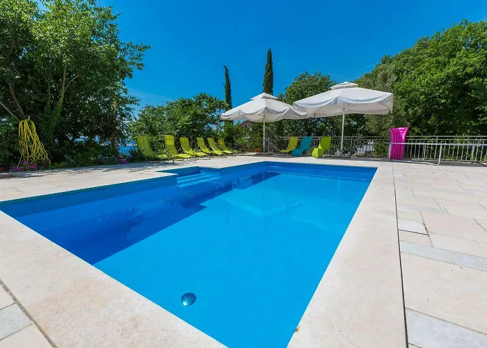 Tolles Mit Pool, Meerblick, Bbq, Liegen, Aussendusche