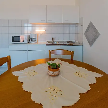 Apartman Tolles Mit Pool, Meerblick, Bbq, Liegen, Aussendusche
