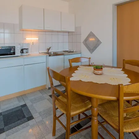 Tolles Mit Pool, Meerblick, Bbq, Liegen, Aussendusche *