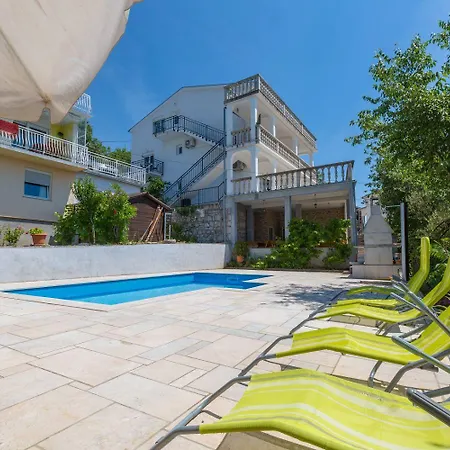 Tolles Mit Pool, Meerblick, Bbq, Liegen, Aussendusche * Dramalj