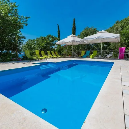 Tolles Mit Pool, Meerblick, Bbq, Liegen, Aussendusche