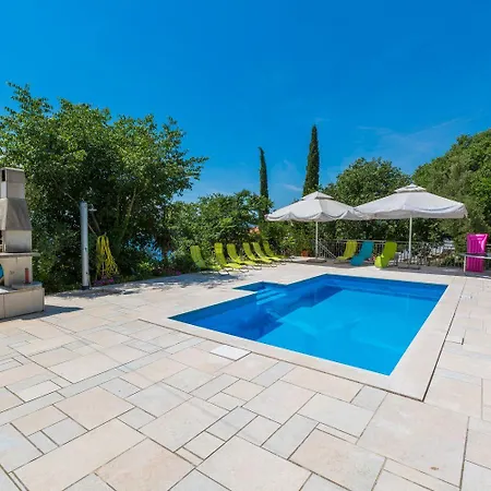 Tolles Mit Pool, Meerblick, Bbq, Liegen, Aussendusche * Dramalj